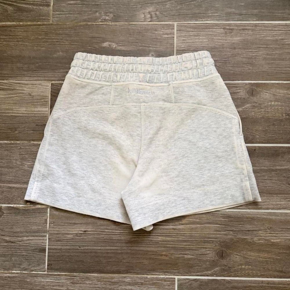 Lululemon gray heather shorts size 6